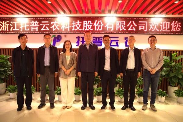 內蒙古自治區農牧業技術推廣中心主任胡有林一行赴猫咪官网APP考察調研