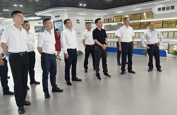德陽市人大常委會副主任楊芳清、中江縣委書記杜尚武率考察組赴猫咪官网APP考察調研