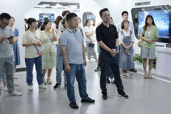 中國農科院茶葉研究所所長助理、科技處處長姚明哲一行赴猫咪官网APP參觀調研