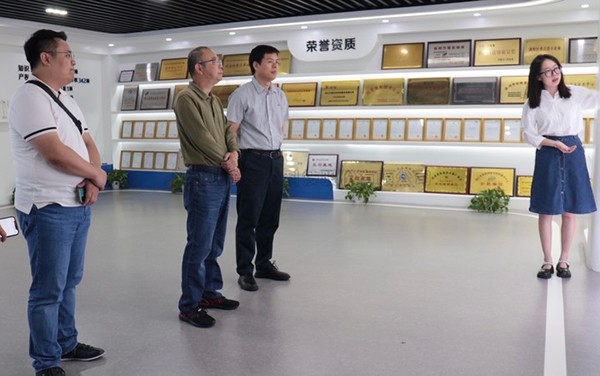 貴州省農業農村廳市場與信息化處處長方雷明蒞臨猫咪官网APP考察交流