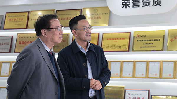 中國農業科學院原院長、中國農業國際合作促進會名譽會長翟虎渠蒞臨猫咪官网APP考察指導