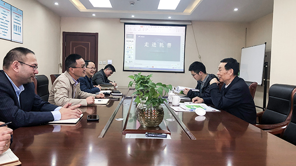 座談會現場，陳渝陽董事長與孫院士熱切交談