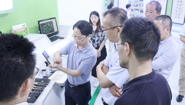 杭州市科技局局長趙喜凱一行蒞臨猫咪官网APP考察調研1