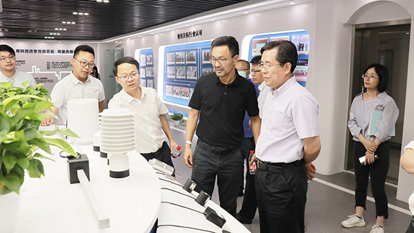 應義斌教授一行參觀猫咪官网APP數字三農展廳